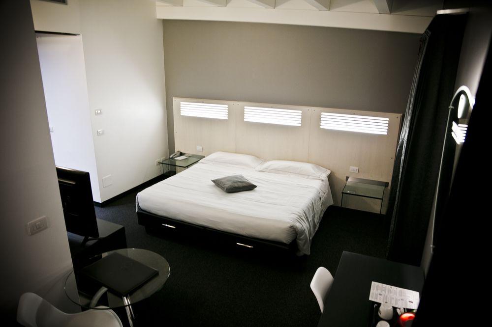 Daytona Business Hotel Collecchio Bagian luar foto