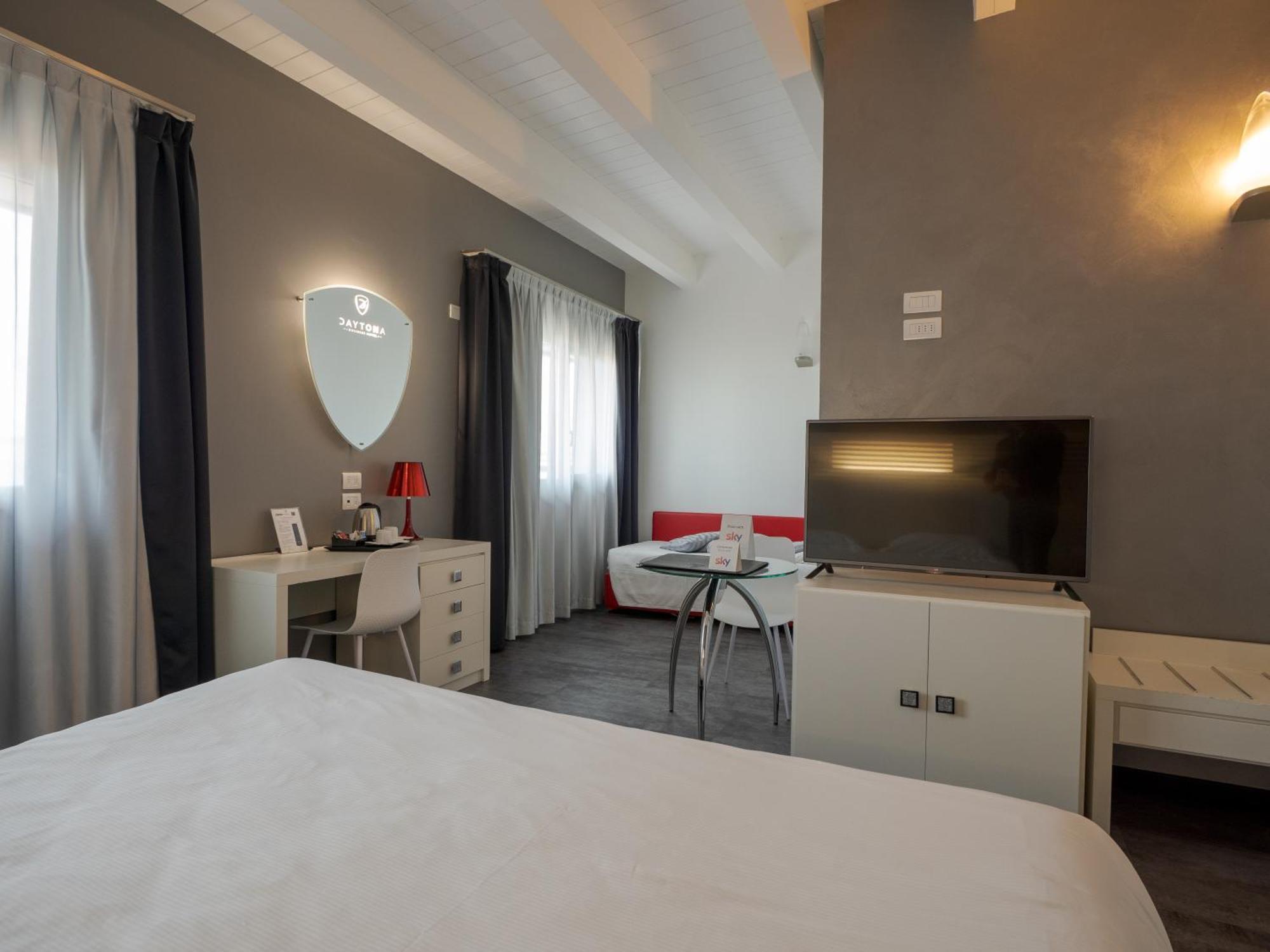 Daytona Business Hotel Collecchio Bagian luar foto