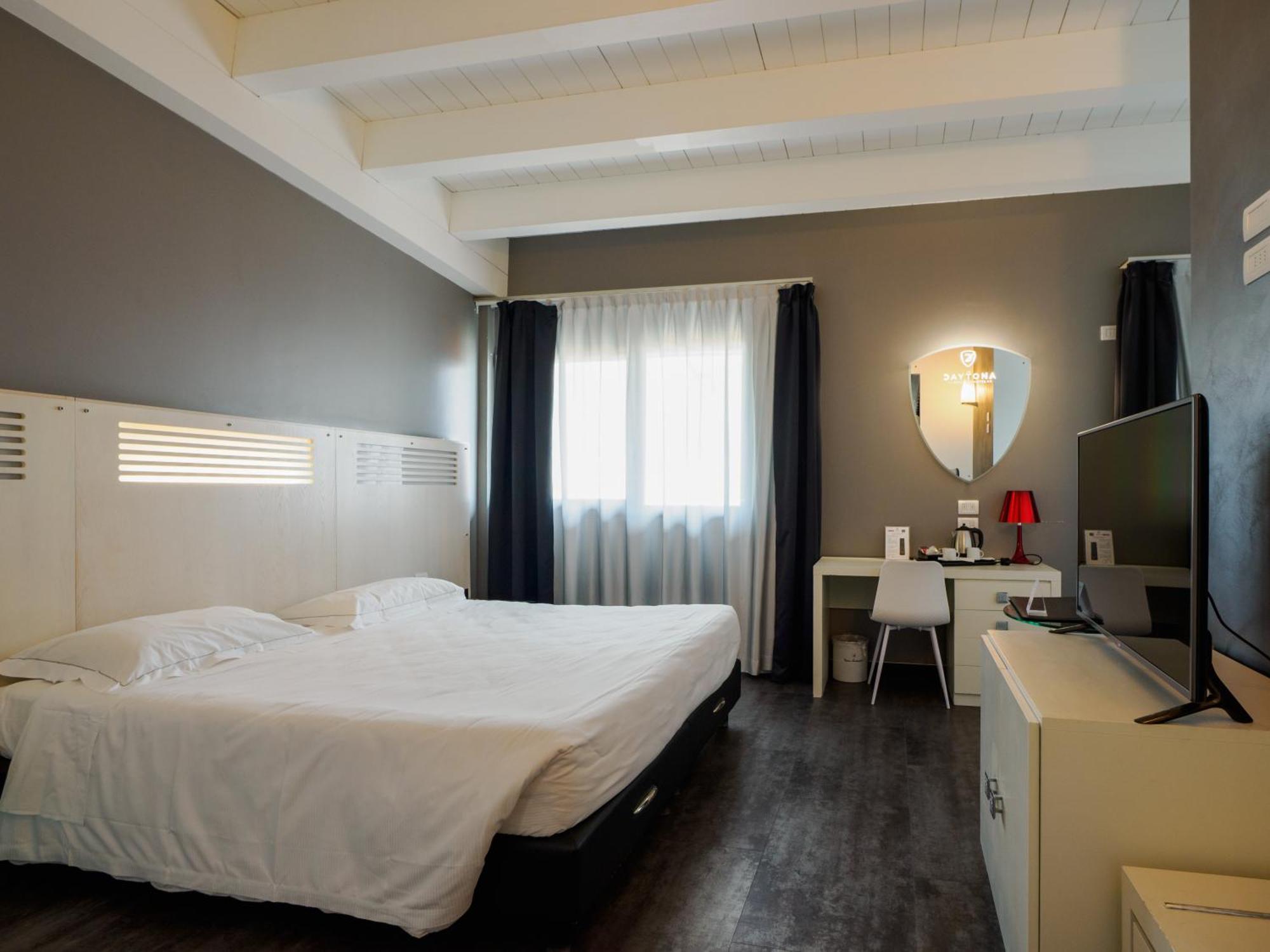 Daytona Business Hotel Collecchio Bagian luar foto