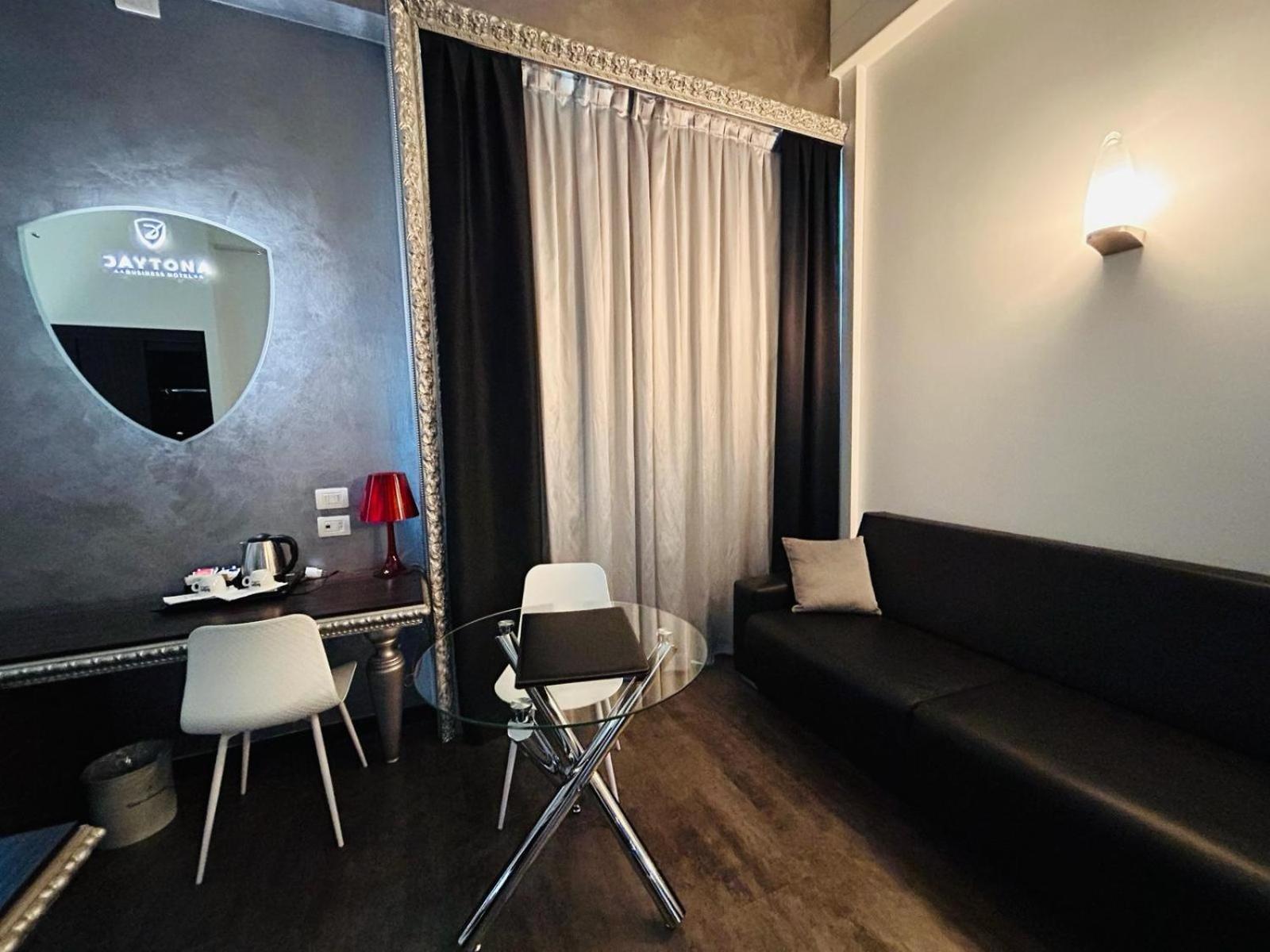 Daytona Business Hotel Collecchio Bagian luar foto
