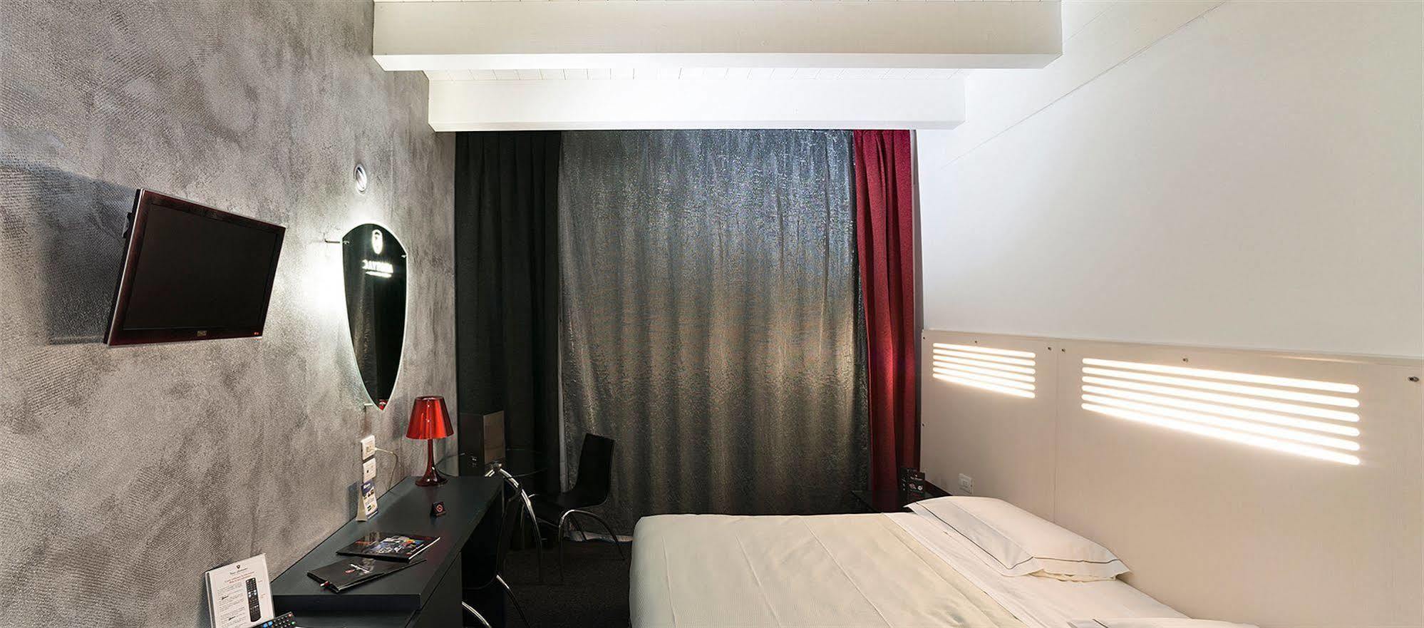 Daytona Business Hotel Collecchio Bagian luar foto