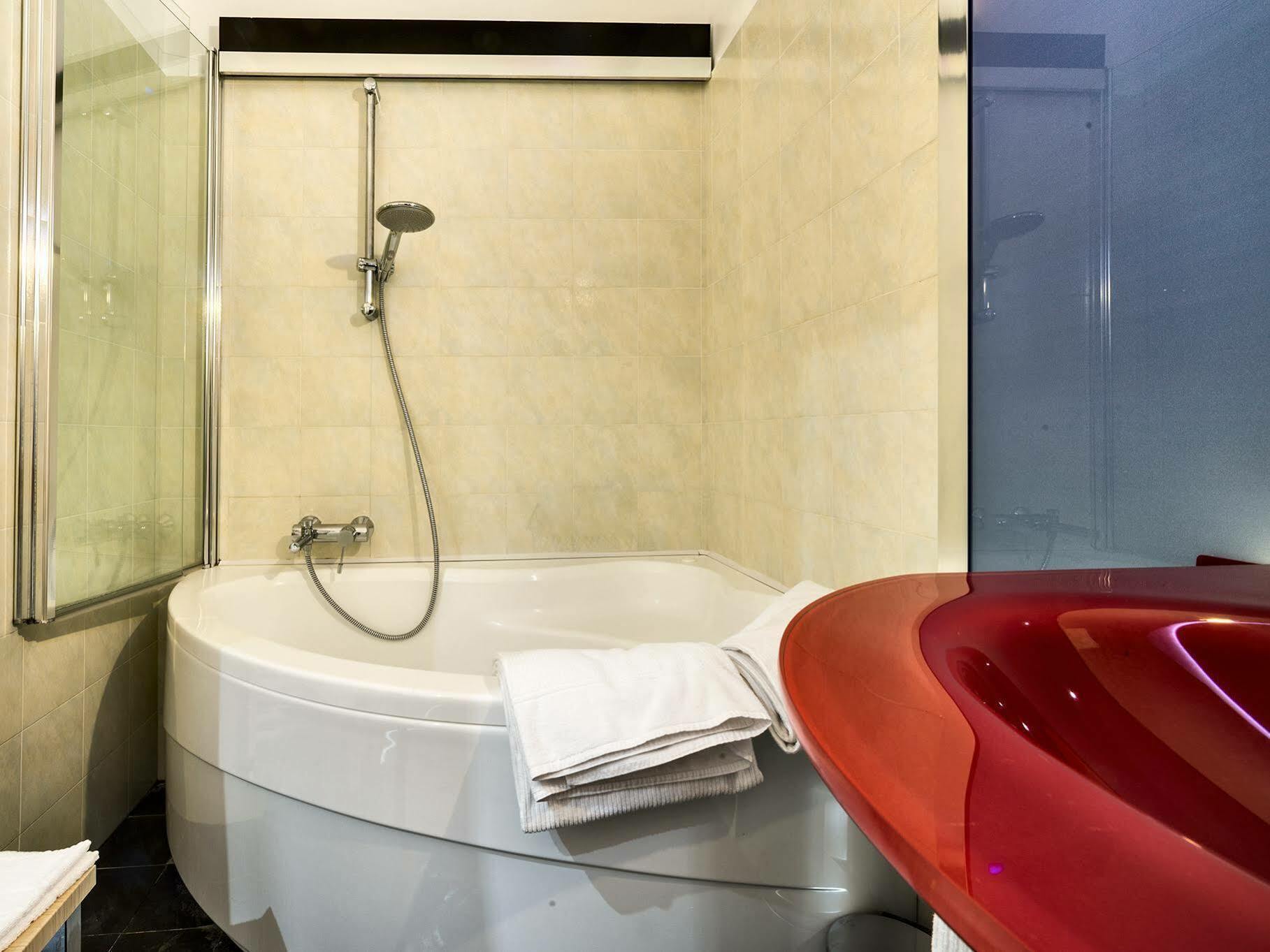 Daytona Business Hotel Collecchio Bagian luar foto